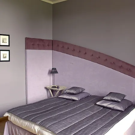 Chateau-hotel De Belmesnil فندق