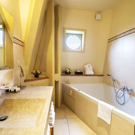 Hotel Chateau-hotel De Belmesnil 4*